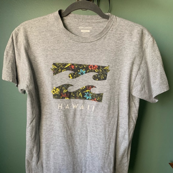 Billabong Tops - Billabong T-Shirt